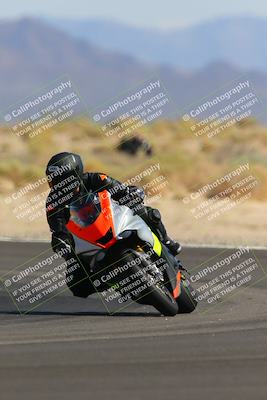 media/Oct-08-2022-SoCal Trackdays (Sat) [[1fc3beec89]]/Turn 16 (125pm)/